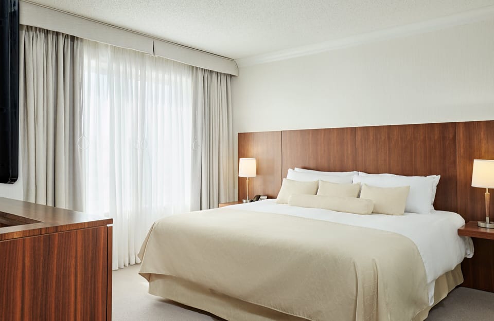 Hypo-allergenic bedding available, in-room safe, desk, laptop workspace