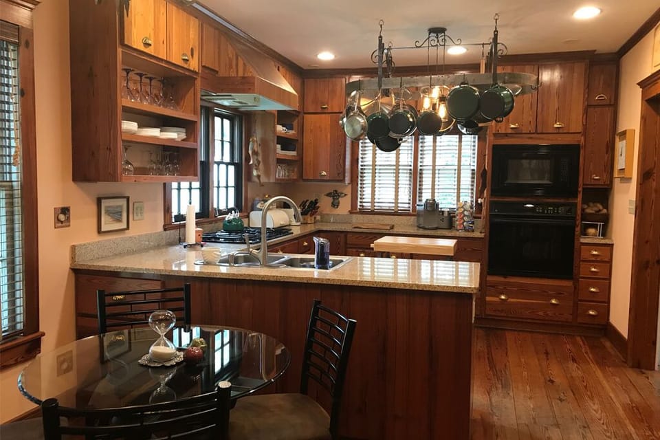 A fully equipped kitchen is a gourmet cook's delight. Cozy breakfast nook for 4.