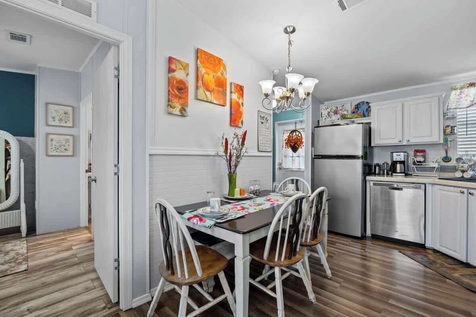Behind The Table Is A Bench—A Thoughtful Touch Offering Extra Seating For Family Or a Perfect Spot To Sit Close, Share A Meal, Or Linger Over Coffee. There is Always Room For Connection & Comfort Where Every Heart Deserves A Seat At The Table ❤️.