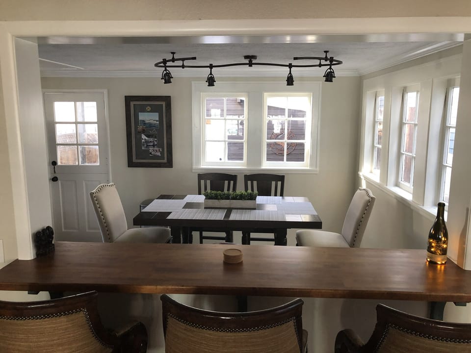 Dining room and Pass-through bar to the living room. Table can be extended 