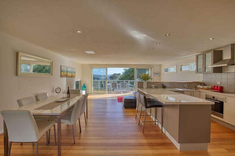 Seaview Apartment Bay of Fires (11)