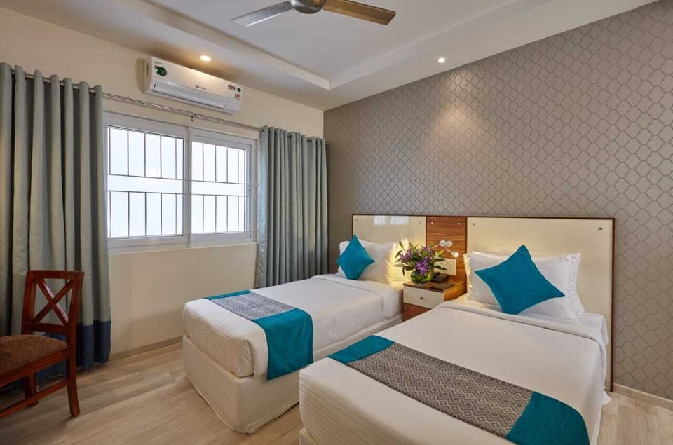 Executive Room (Twin Bed) | Minibar, in-room safe, individually furnished, desk