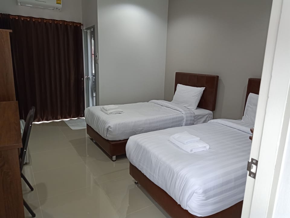 Standard Twin Room | Free WiFi, bed sheets