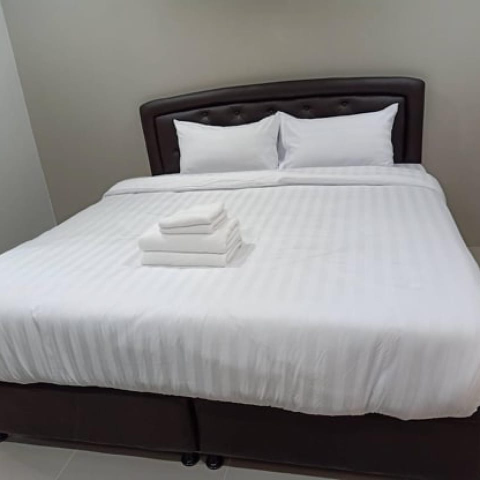 Standard Double Room | Free WiFi, bed sheets