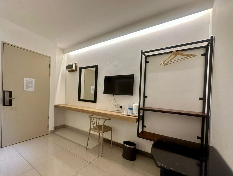 Deluxe Double Room, 1 Queen Bed | Desk, iron/ironing board, free WiFi, bed sheets