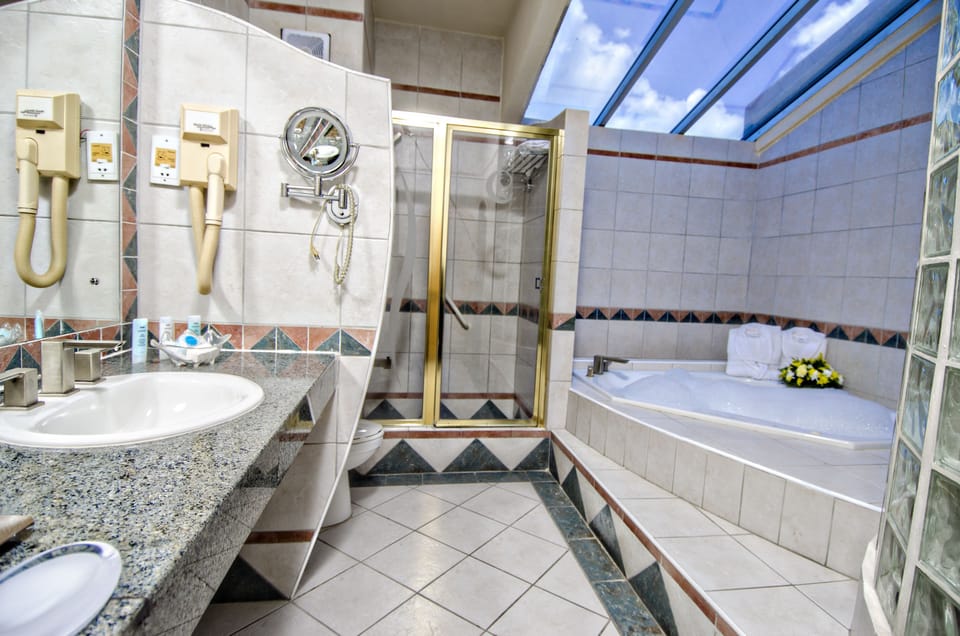 Duplex Penthouse, 1 Bedroom, Balcony, Ocean View | Bathroom | Shower, free toiletries, hair dryer, towels