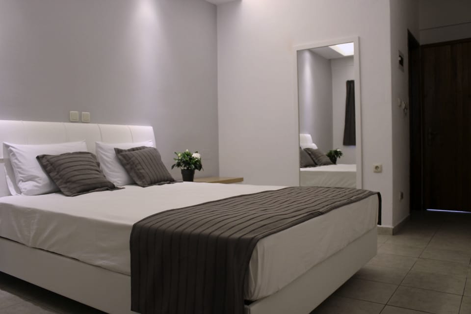 In-room safe, desk, blackout drapes, soundproofing