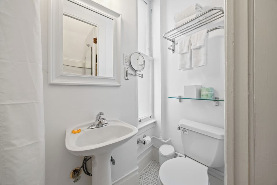 Room, 1 King Bed (Sunny Bay) | Bathroom | Eco-friendly toiletries, hair dryer, towels