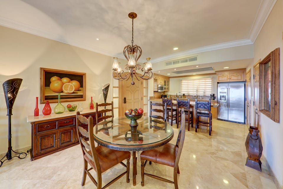 dining area, dining table