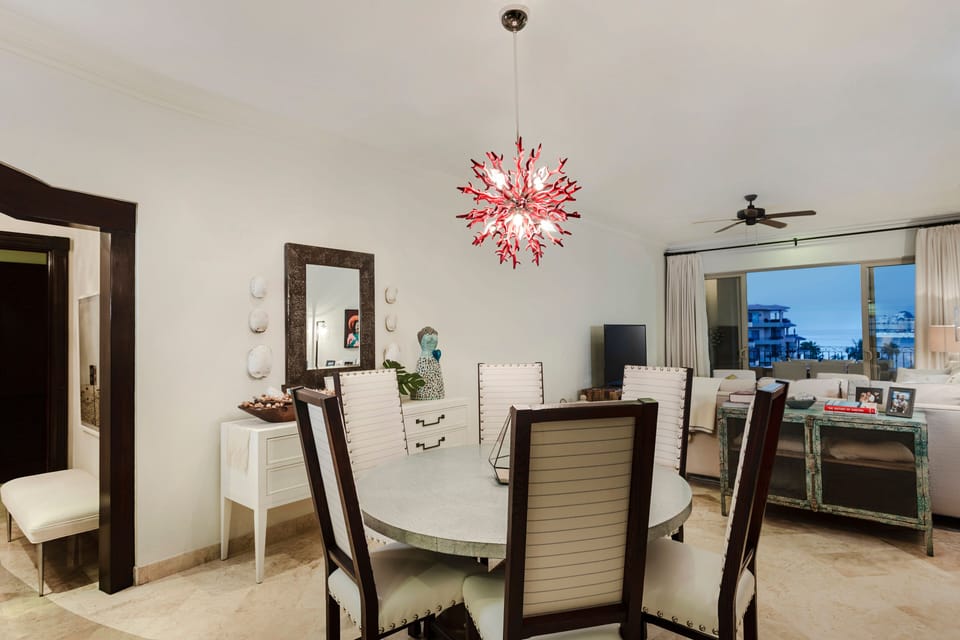 living room / dining area / dining table 