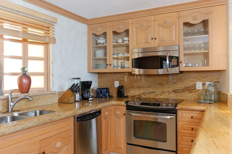 full kitchen