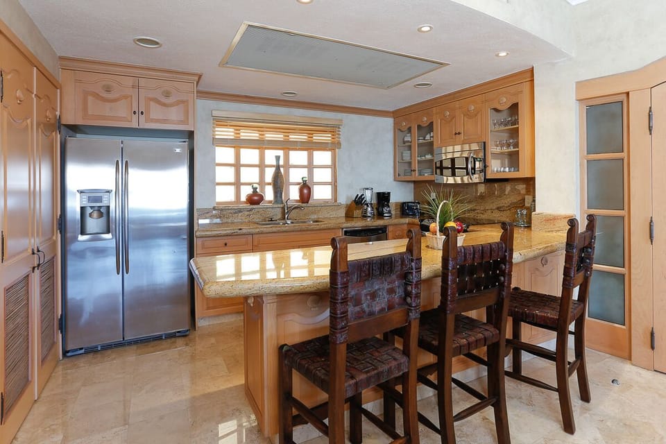 full kitchen