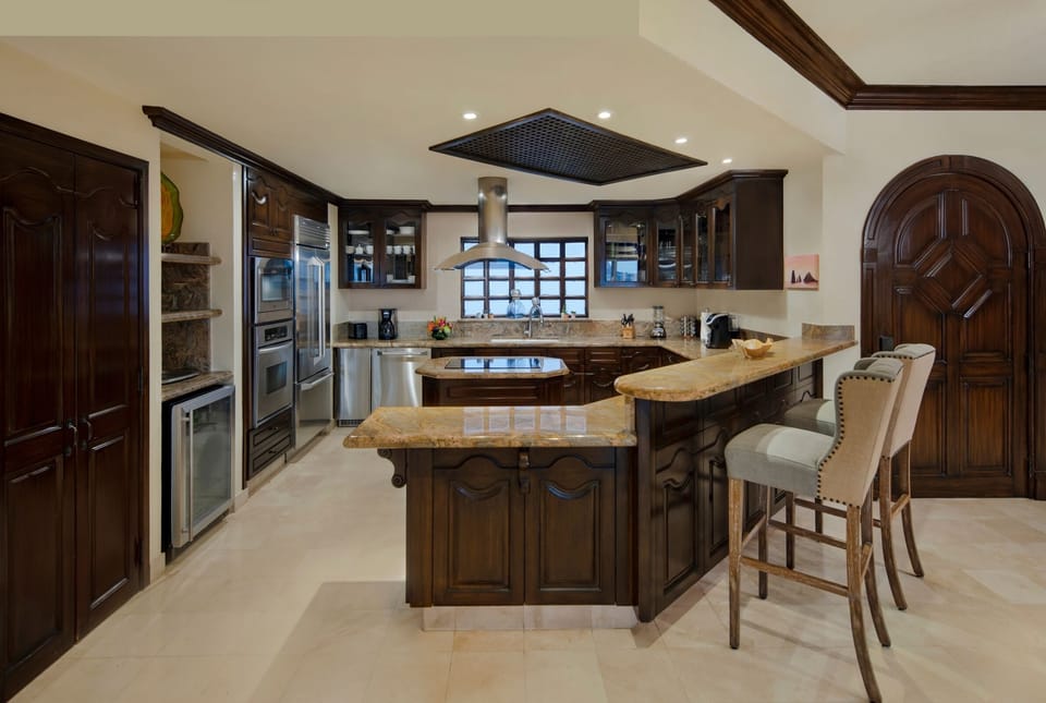 Full kitchen