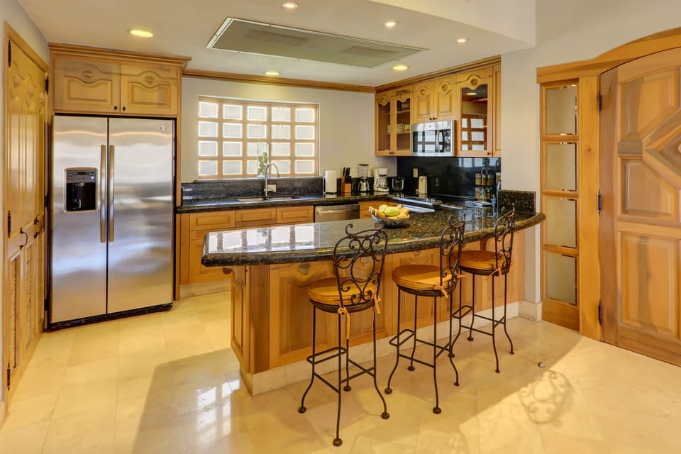 full kitchen