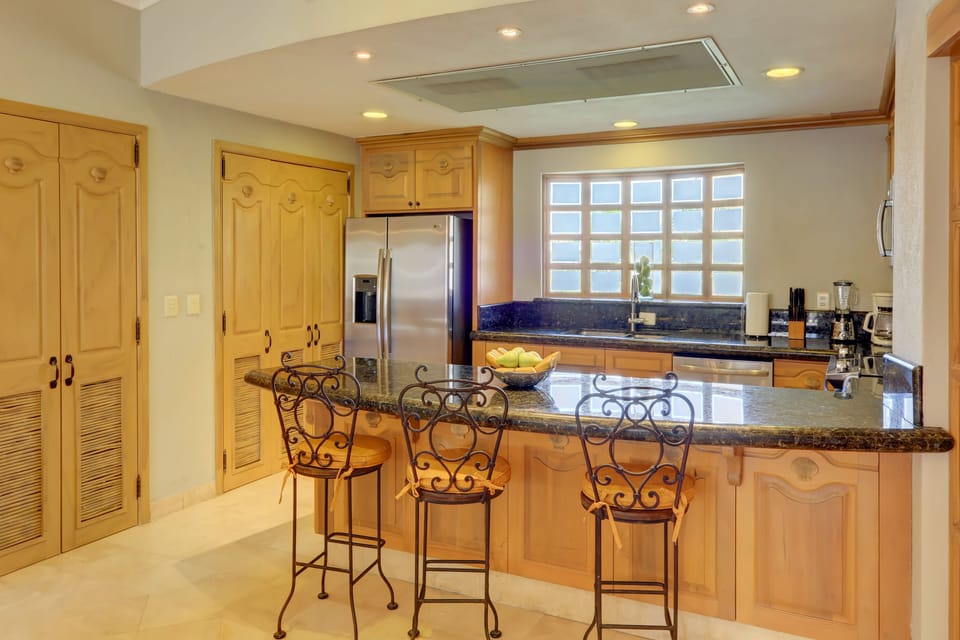 full kitchen