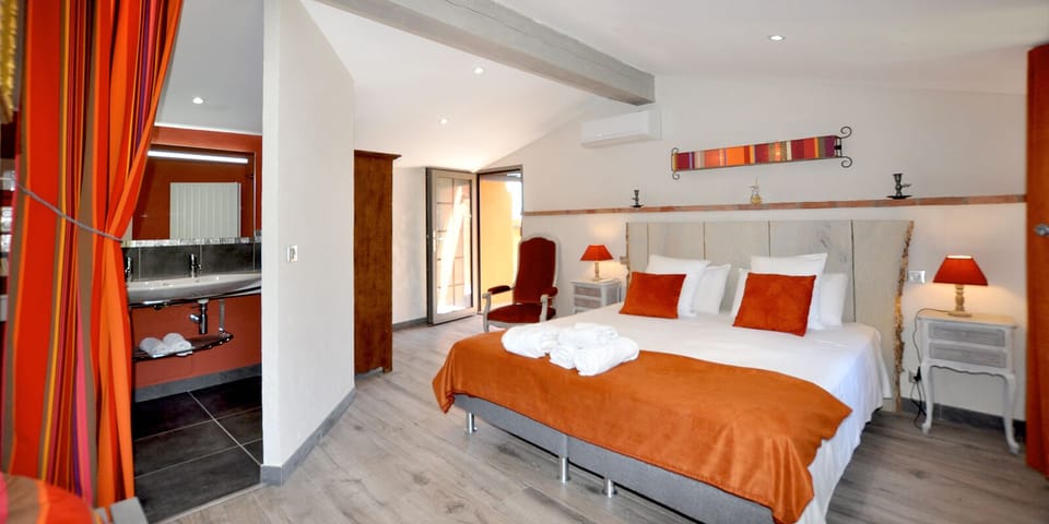 Suite (Ceret) | 1 bedroom, individually decorated, individually furnished, desk