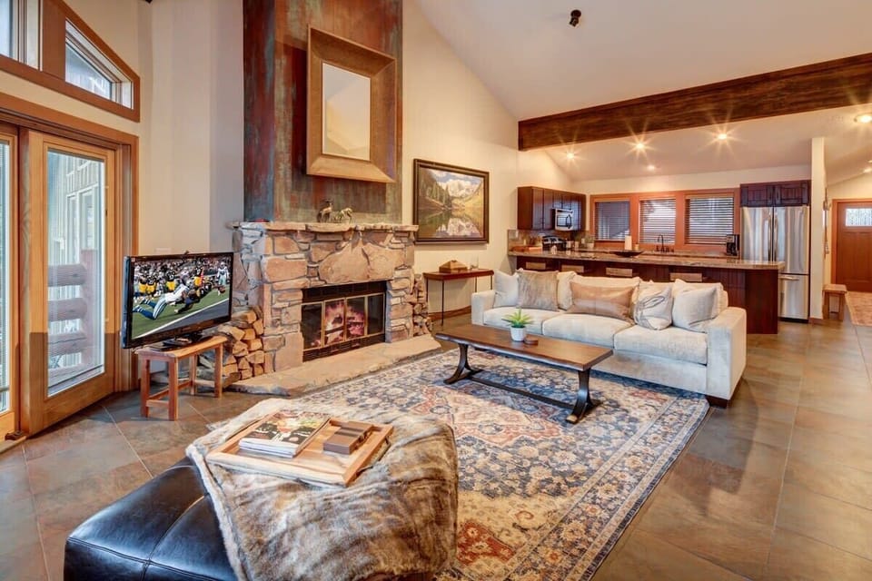 Spacious Great Room with Open Kitchen
