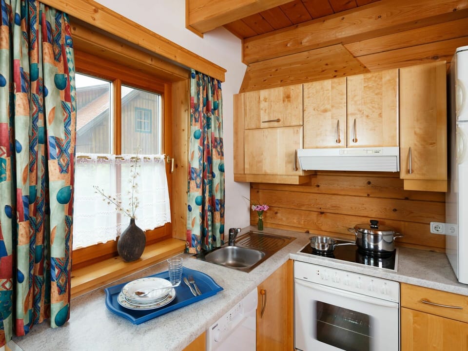 Cabinetry, Countertop, Kitchen Sink, Sink, Property, Tap, Blue, Plumbing Fixture, Kitchen, Building