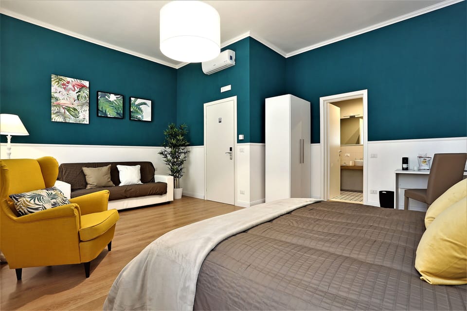 Suite | Minibar, in-room safe, desk, blackout drapes