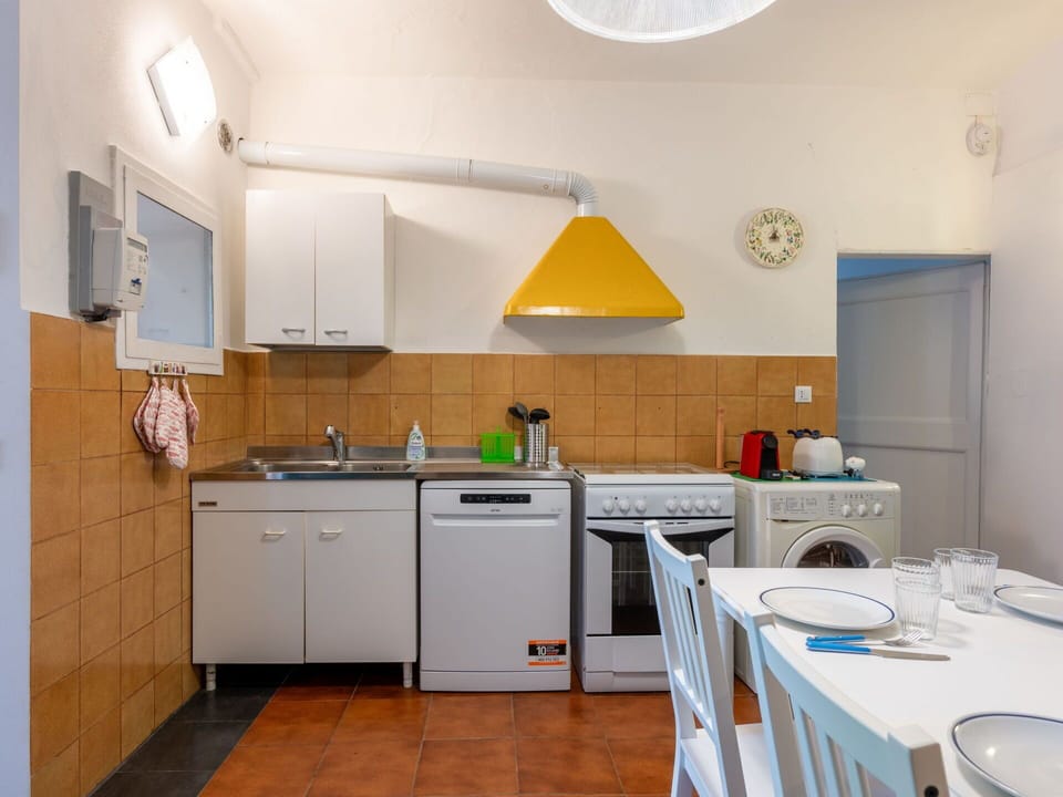 Major Appliance, Flooring, Kitchen Appliance, Kitchen, Interior Design, Furniture, Floor, Ceiling, Room, Kitchen Stove