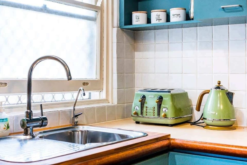 Bright, modern, and ready for your creations. This kitchen offers both style and functionality for a delightful experience.