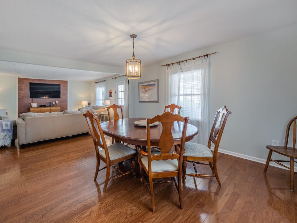 Additional Dining - Seating For 5