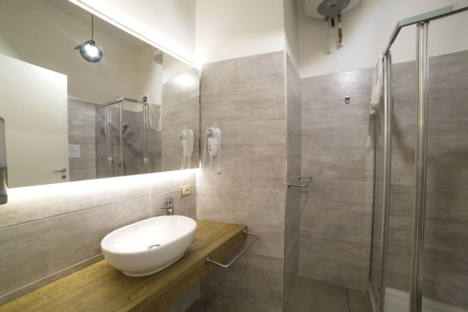 Deluxe Studio Suite | Bathroom sink