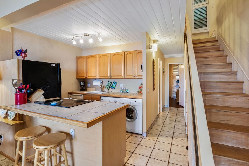 Kitchen dinning too
