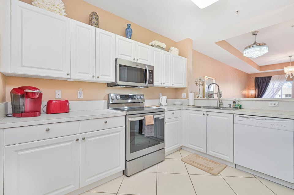 BH302 - Fully equipped kitchen with breakfast nook