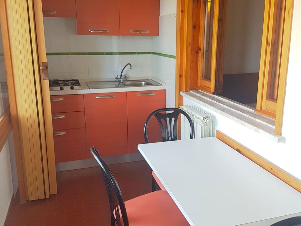 Room, Countertop, Property, Kitchen, Furniture, Floor, Cabinetry, Architecture, Wood, Hardwood