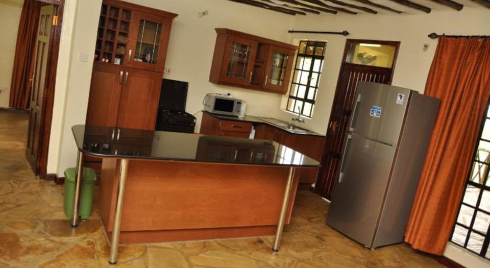 Cottage | Private kitchen | Fridge, microwave, oven, stovetop