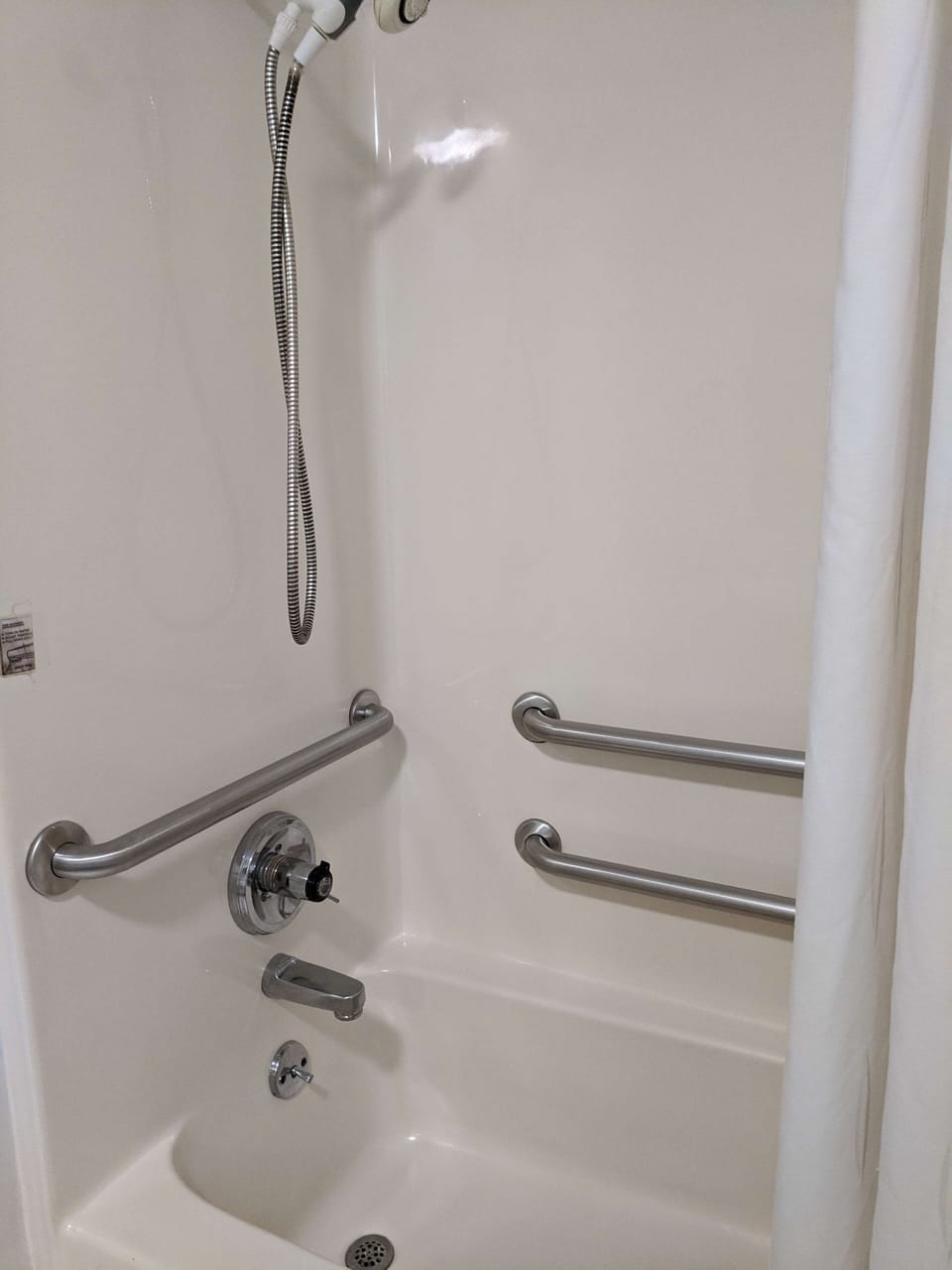 Room, 1 Queen Bed, Accessible, Non Smoking | Bathroom | Free toiletries, hair dryer, towels