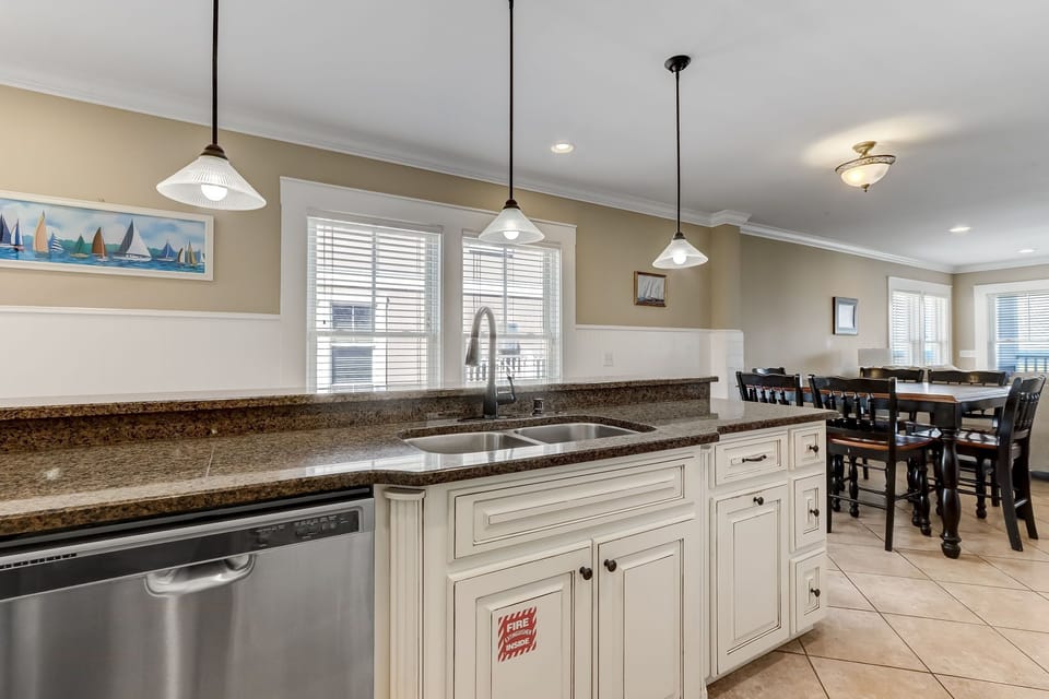 Fully Equipped Luxury Kitchen with Granite Countertops, Stainless Steel Appliances and Bar Stool Seating for 3