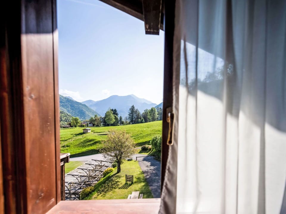 Flooring, Plumbing Fixture, Bathroom, Interior Design, Wood, Floor, Plumbing, Lighting, Tap, Furniture