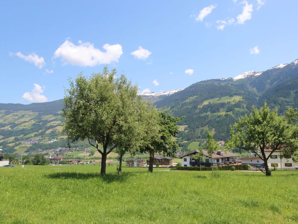 Natural Landscape, Mountainous Landforms, Mountain, Nature, Green, Sky, Highland, Tree, Pasture, Mountain Range
