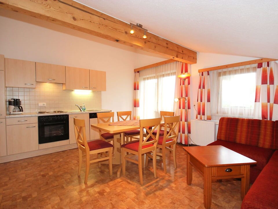 Room, Property, Furniture, Building, House, Floor, Interior Design, Wood Flooring, Ceiling, Hardwood