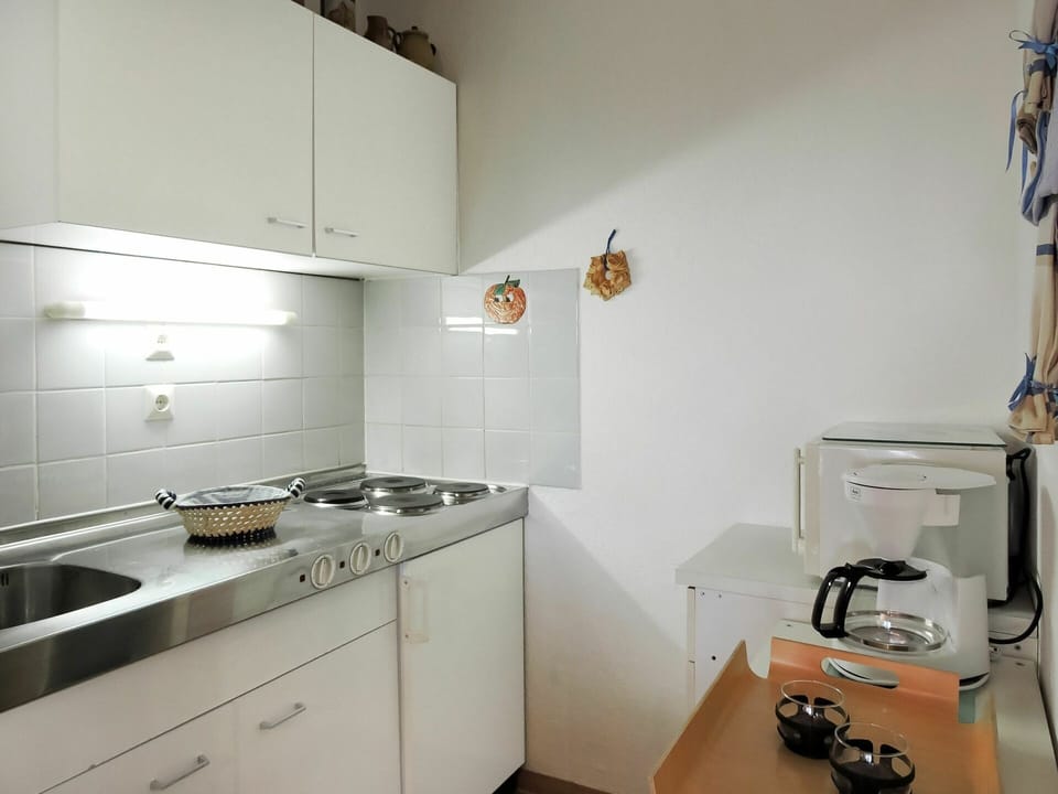 Cabinetry, Building, Property, Countertop, Kitchen Stove, Kitchen Appliance, Kitchen, Drawer, Cooktop, Interior Design