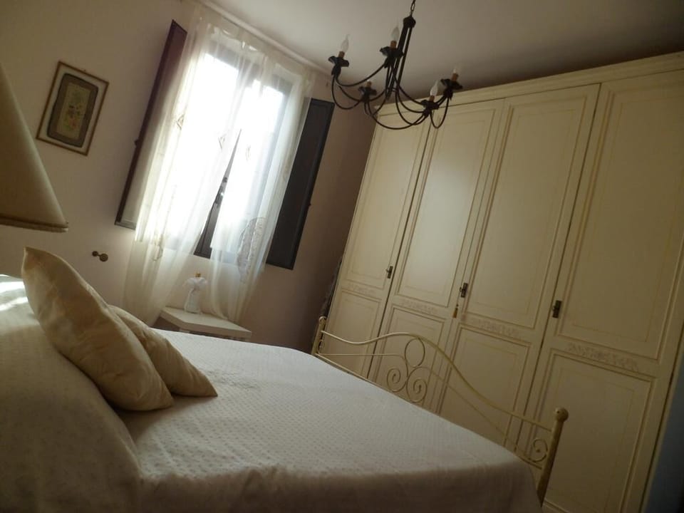 Honeymoon Double or Twin Room, Shared Bathroom | Blackout drapes, iron/ironing board, bed sheets