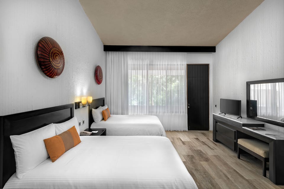 Studio | In-room safe, iron/ironing board, bed sheets