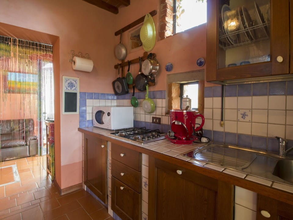 Property, Room, Countertop, Building, Kitchen, Furniture, Cabinetry, House, Real Estate, Interior Design