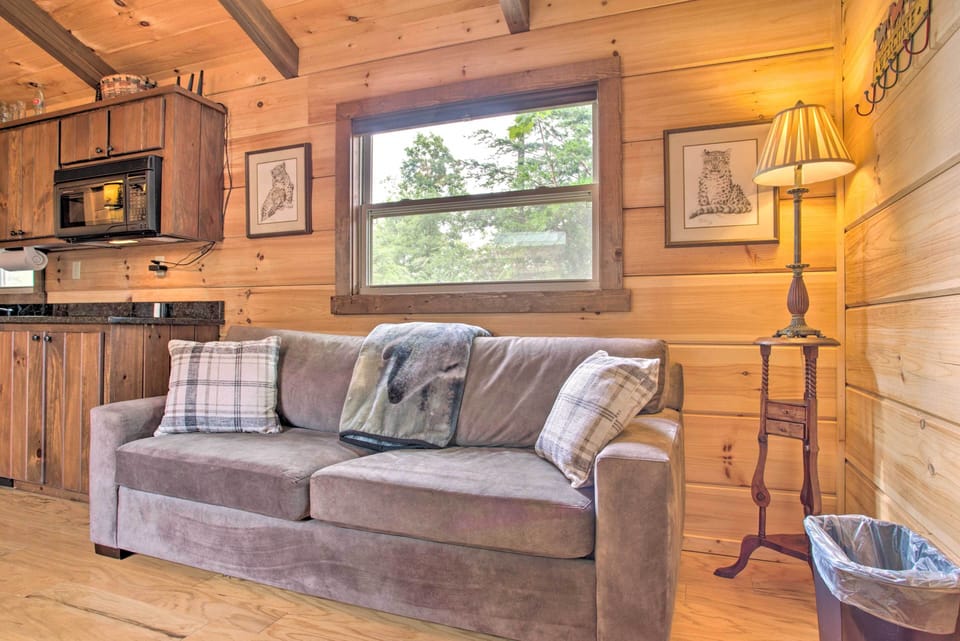Living Room | Free WiFi | Central Heating & A/C