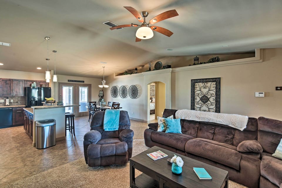 Living Room | Free WiFi | Smart TV | Central A/C
