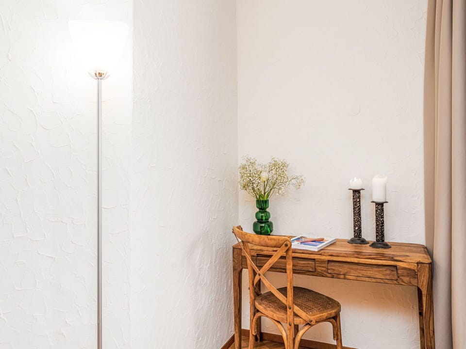 Wall, Interior Design, Light Fixture, Ceiling, Lighting, Lampshade, Floor, Room, Home, Lamp