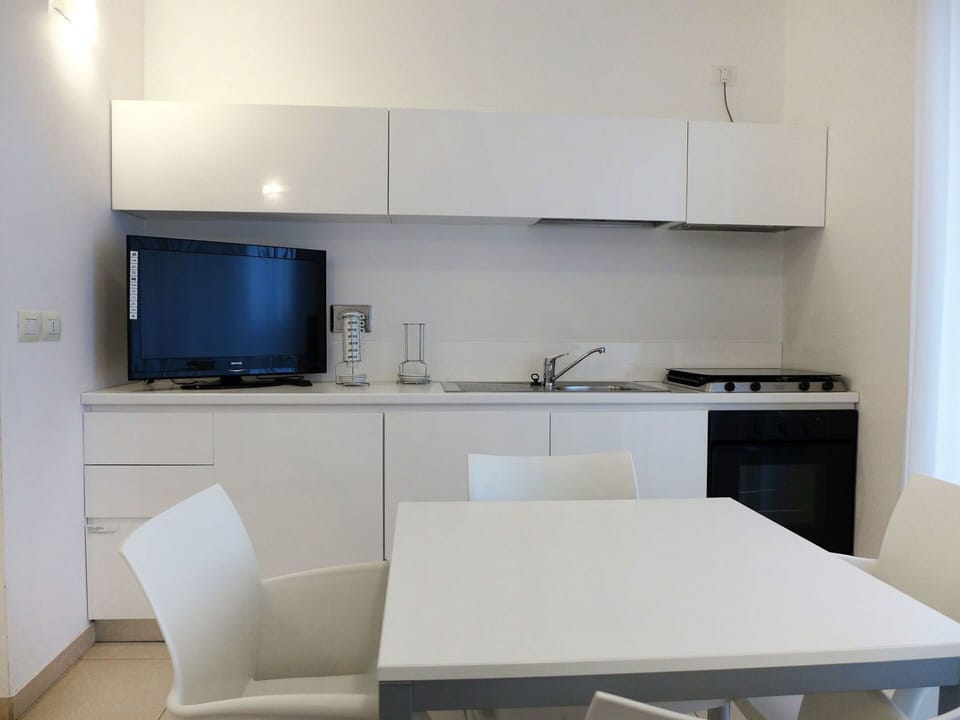 Room, White, Furniture, Property, Interior Design, Building, Kitchen, Countertop, Cabinetry, House