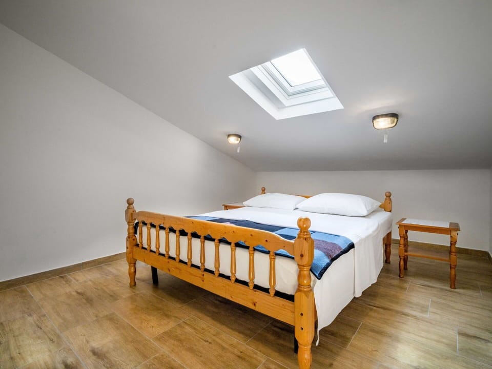 Bedroom, Bed, Furniture, Room, Bed Frame, Property, Floor, Bed Sheet, Product, Wall