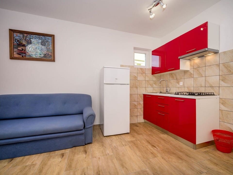 Property, Room, Furniture, Red, Floor, Interior Design, Building, Wood Flooring, Laminate Flooring, House