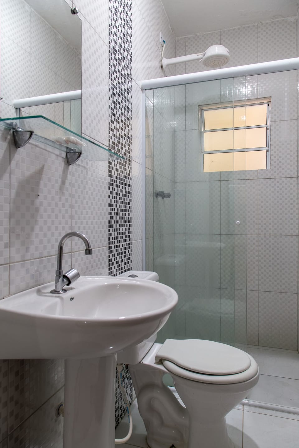 Triple Room, 3 Twin Beds | Bathroom | Shower, free toiletries, towels, soap