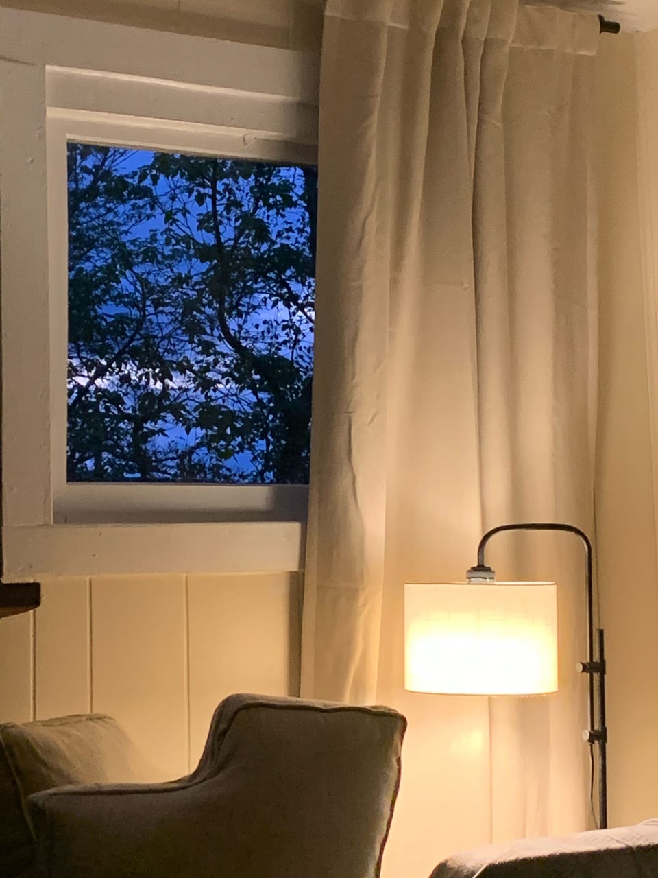 Evenings inside feel like you’re sitting in a tree house with sunset views. 
