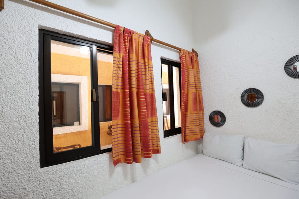 Caribbean Room shared bathroom | In-room safe, free WiFi, bed sheets