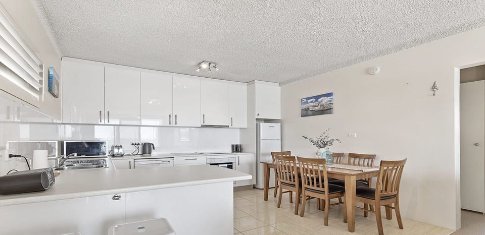 Kitchen/Dining Area